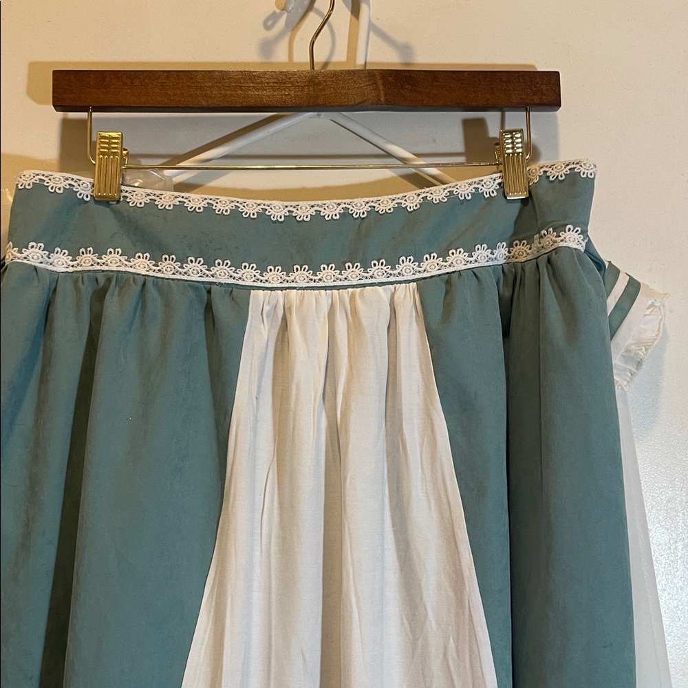 Victorian dress - Picture 4 of 11